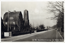 8121 Gezicht op de Soestdijkse Straatweg te De Bilt uit het zuiden, met links de linkerzijde van de pastorie en de ...